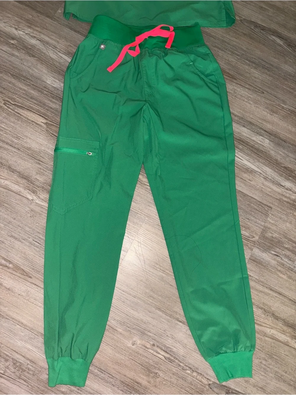 FIGS Safety Green FreeX Scrubs XS- Catarina Top, XS/P Zamora Bottoms